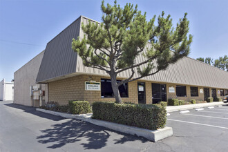 9302-9308 Narnia Dr, Riverside, CA à louer Photo de l’immeuble– Image 1 sur 5