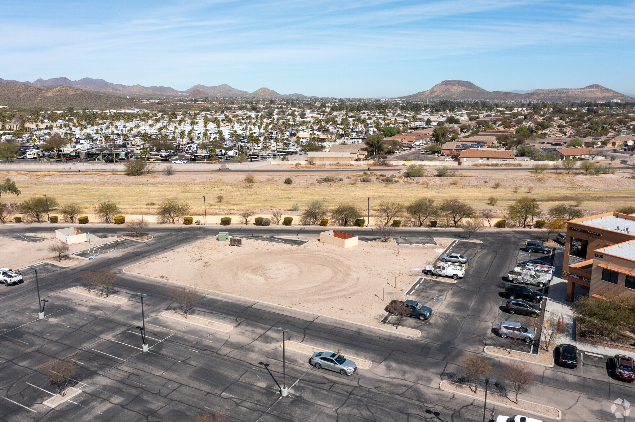 1370 W Irvington Rd, Tucson, AZ à louer Photo de l’immeuble– Image 1 sur 7