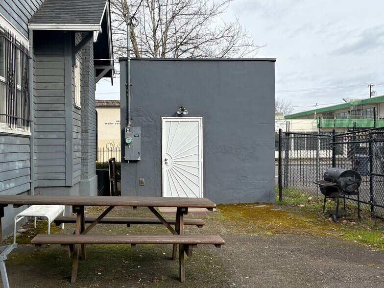 960 W 7th Ave, Eugene, OR à vendre - Photo de l’immeuble – Image 2 sur 2