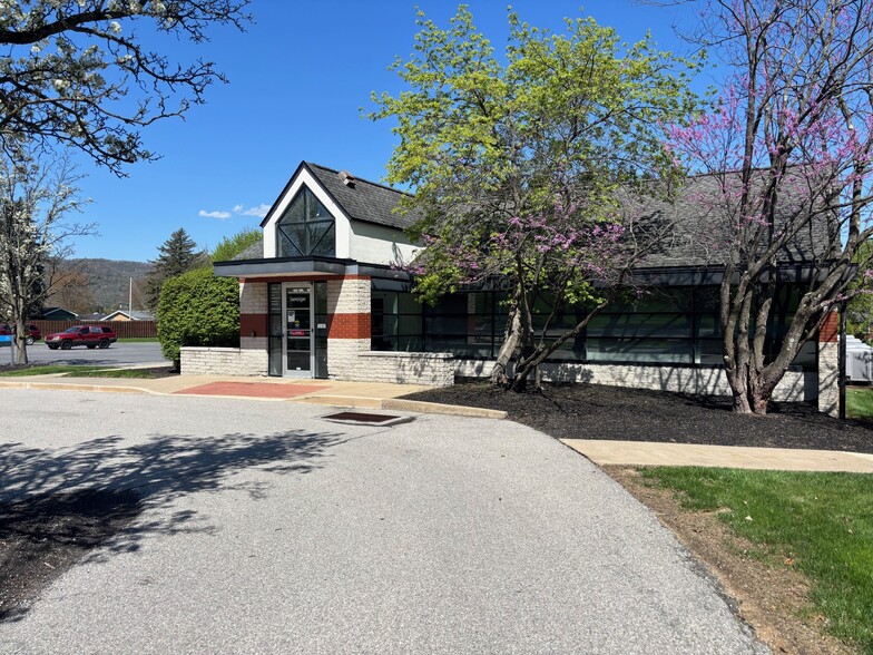 819 E Bishop St, Bellefonte, PA à vendre - Photo de l’immeuble – Image 2 sur 4
