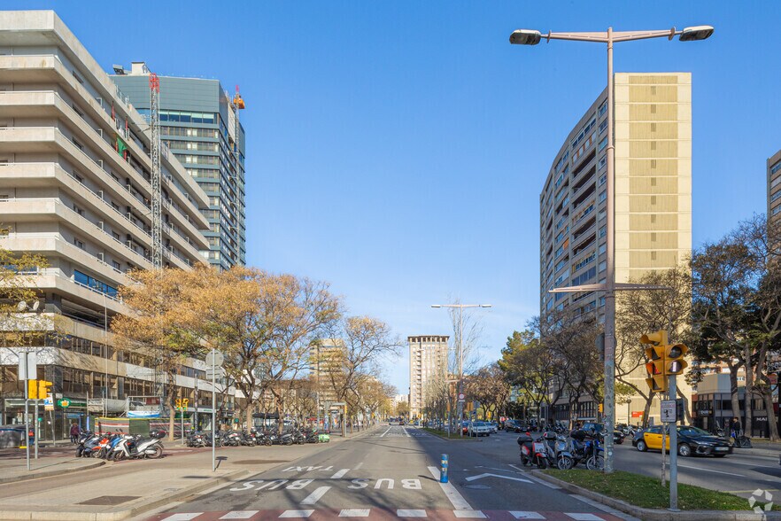 Immeuble residentiel dans Barcelone, Barcelona à vendre - Autre – Image 1 sur 1