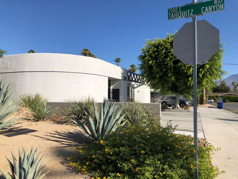 2121 E Tahquitz Canyon Way, Palm Springs, CA à louer - Photo de l’immeuble – Image 3 sur 10