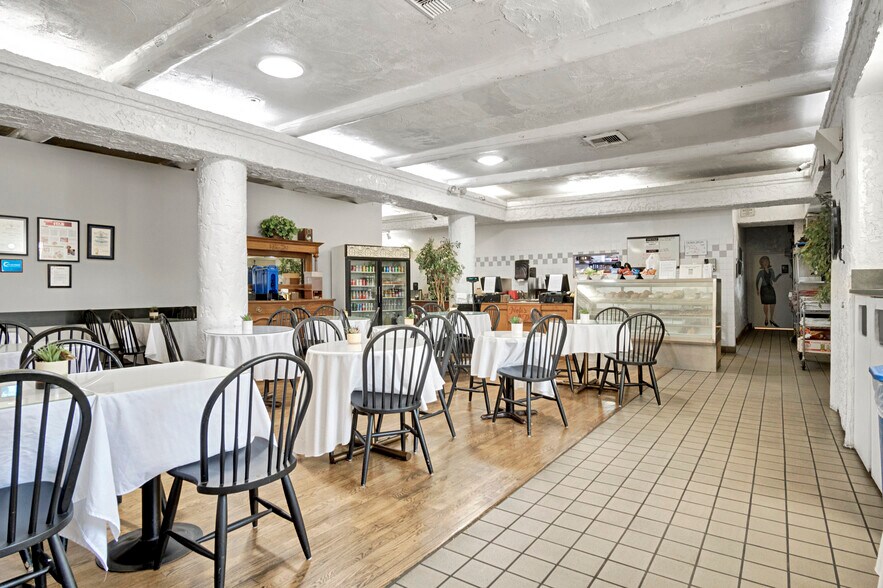 2214 Stoner Ave, Los Angeles, CA à louer - Photo de l’immeuble – Image 2 sur 22
