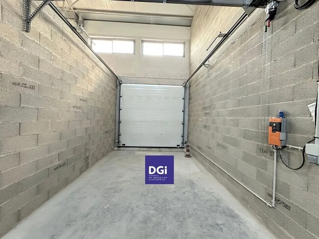 Plus de détails pour Local d'activités à louer