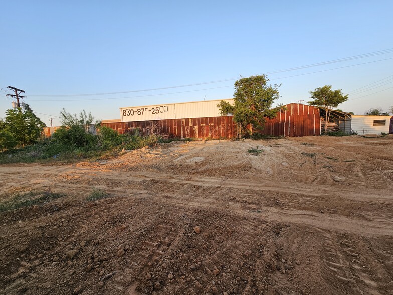 333 Salvage Way, Luling, TX à vendre - Photo de l’immeuble – Image 3 sur 15