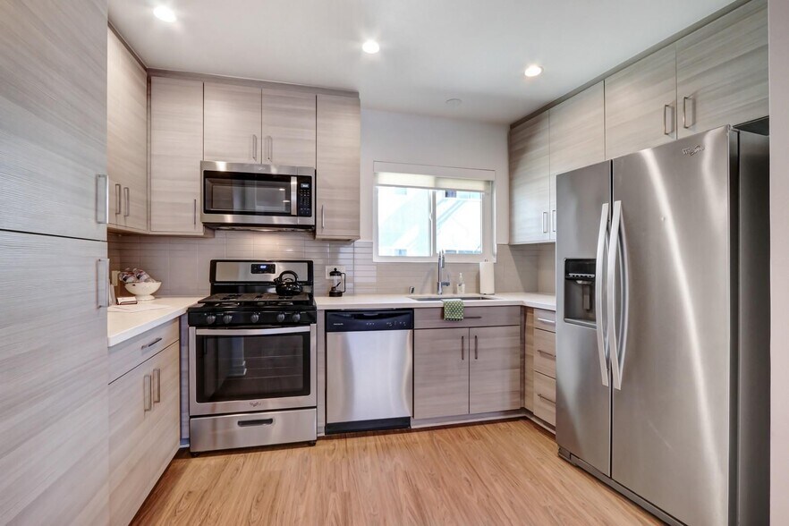 700 S 6th St, Burbank, CA à vendre - Photo de l’immeuble – Image 3 sur 74