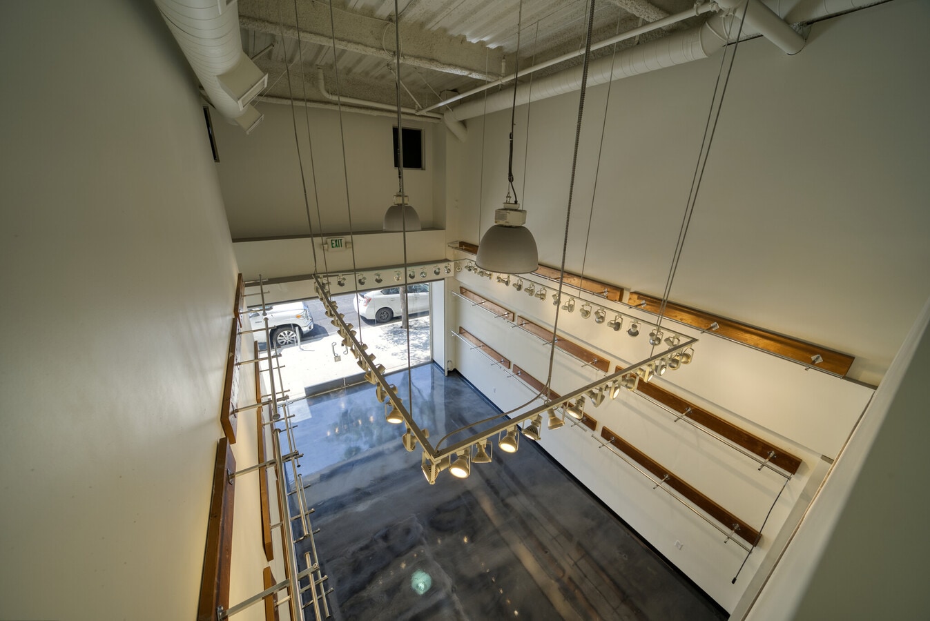 747 E 10th St, Los Angeles, CA 90021 - Lot 115 - - Photo intérieure - Image 2 of 11