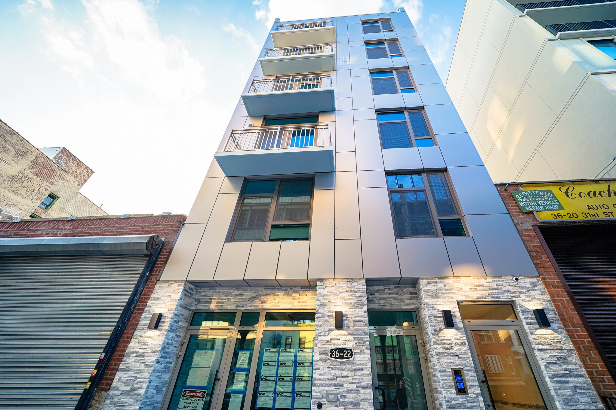 36-22 31st Street, Astoria, NY à louer Photo principale– Image 1 sur 7