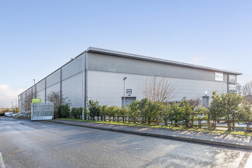 6 Mollison Ave, Waltham Cross à louer - Photo de l’immeuble – Image 3 sur 11