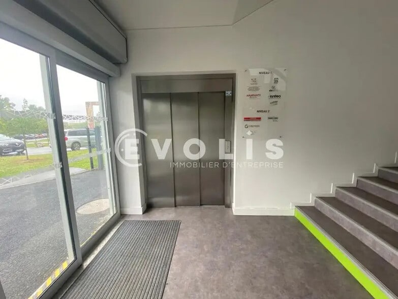 Bureau dans Amiens à louer - Hall d’entrée – Image 2 sur 2