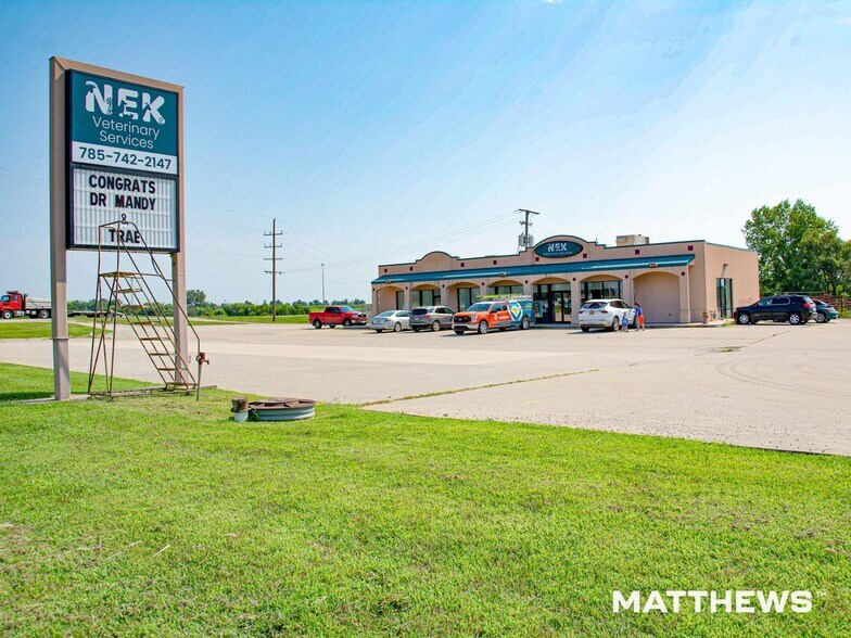 1205 S 1st St, Hiawatha, KS à vendre - Photo de l’immeuble – Image 2 sur 3