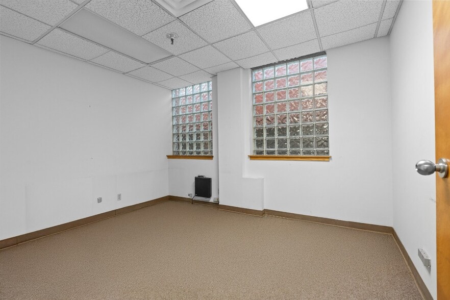 545-553 Cedar Ln, Teaneck, NJ à louer - Photo de l’immeuble – Image 3 sur 19