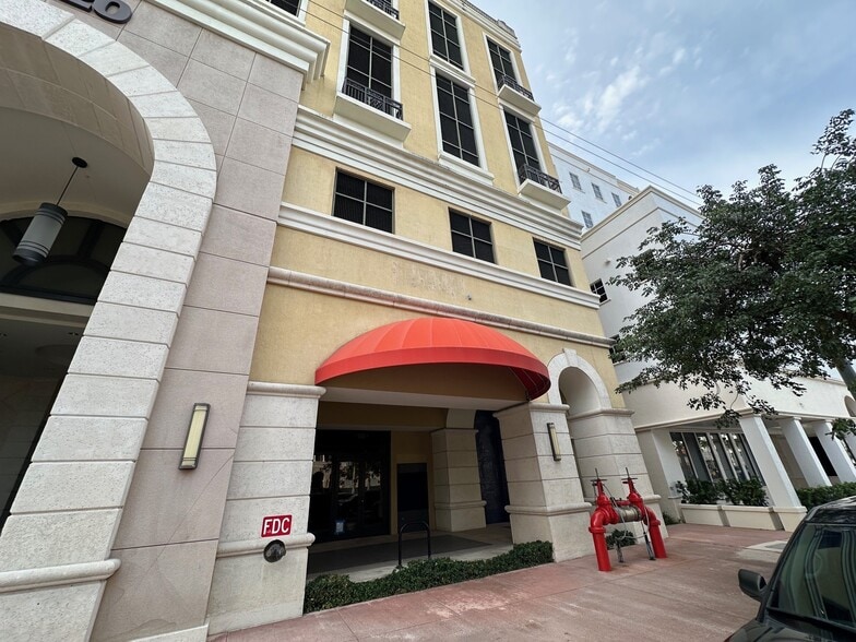 2020 Ponce De Leon Blvd, Coral Gables, FL à vendre - Photo de l’immeuble – Image 3 sur 47