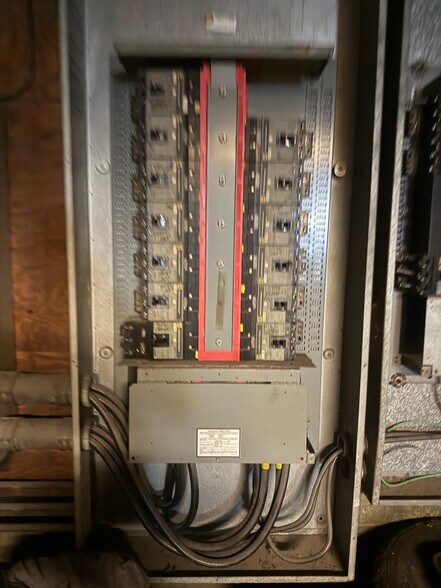 9115 George Ave, Cleveland, OH à vendre - Photo de l’immeuble – Image 3 sur 42