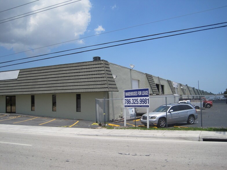 5451-5497 NW 72nd Ave, Miami, FL à louer - Photo de l’immeuble – Image 2 sur 3
