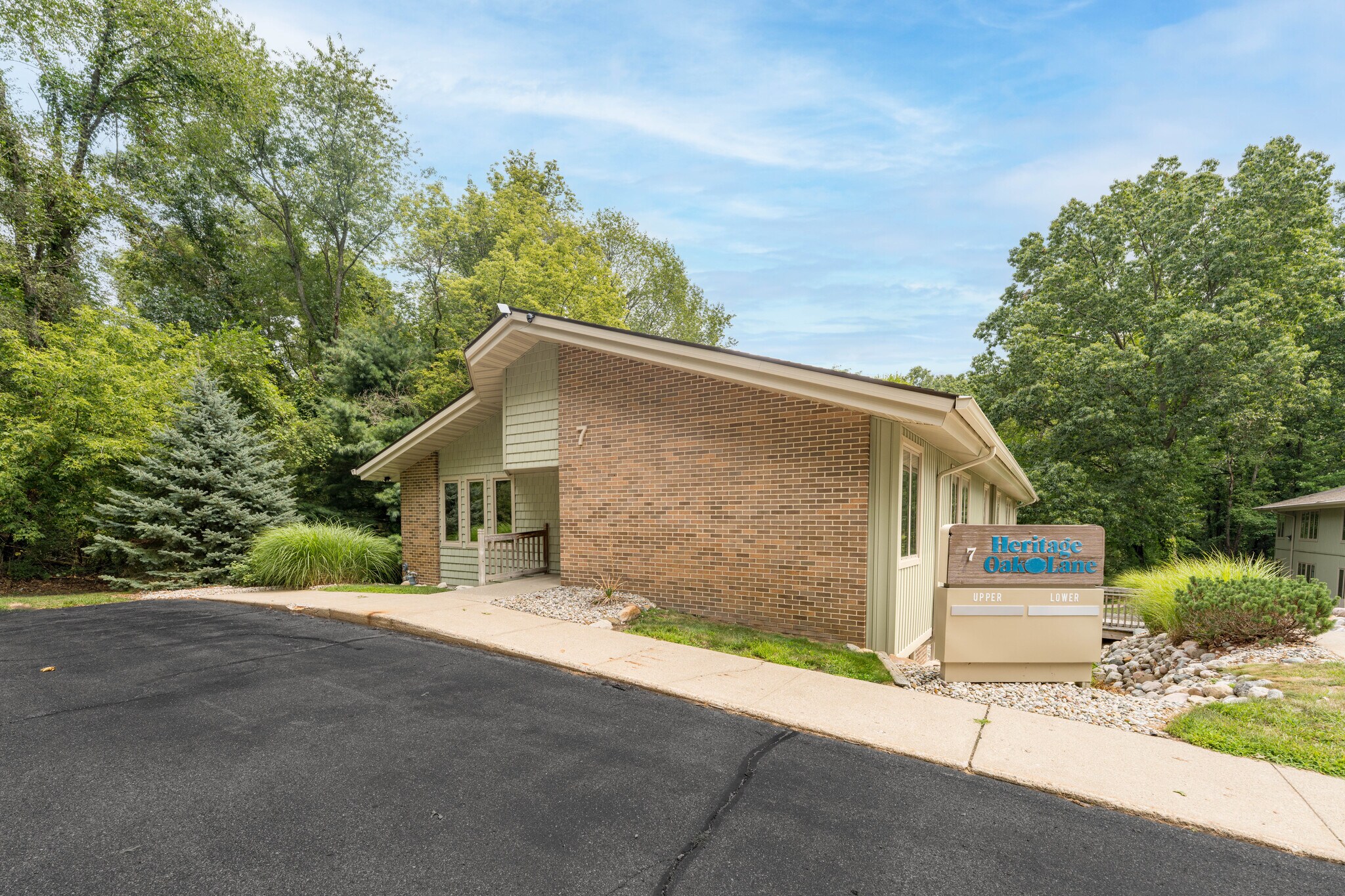 7-9 Heritage Oak Ln, Battle Creek, MI à louer Photo de l’immeuble– Image 1 sur 11