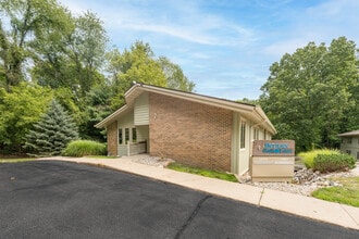 7-9 Heritage Oak Ln, Battle Creek, MI à louer Photo de l’immeuble– Image 1 sur 11