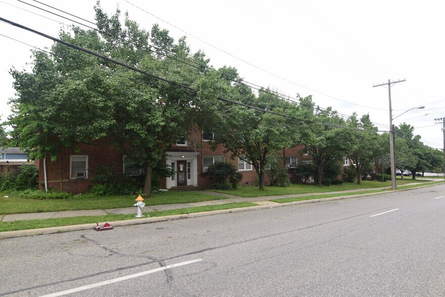 2646 Noble Rd, Cleveland, OH à vendre - Photo de l’immeuble – Image 2 sur 14