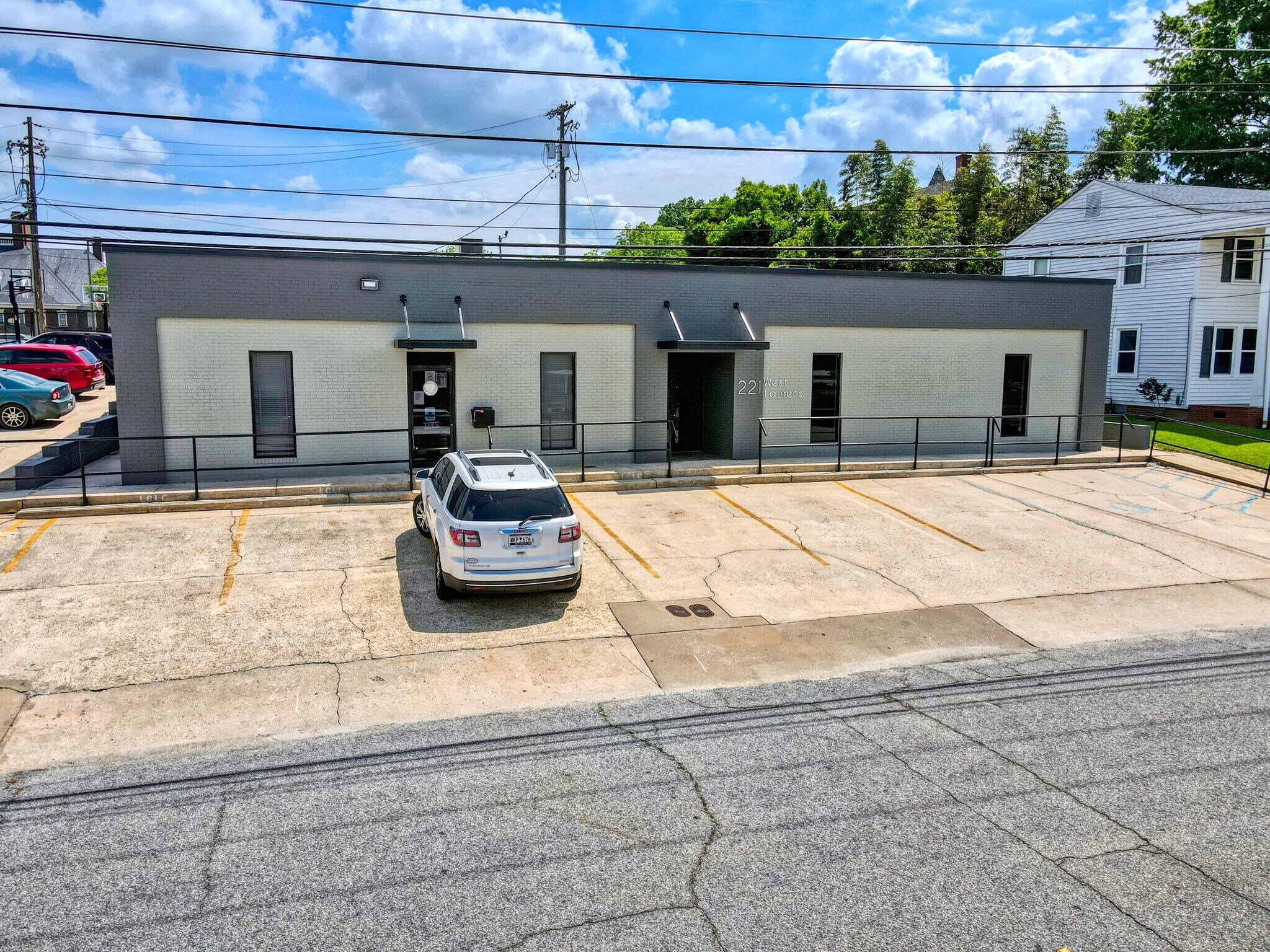 221 W Laurens St, Laurens, SC à louer Photo principale– Image 1 sur 25