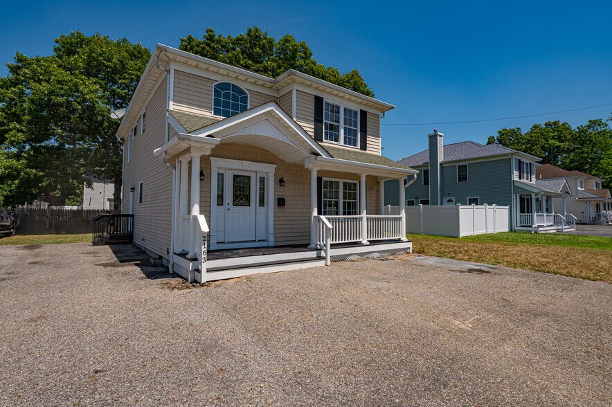 2163 Sunrise Hwy, Islip, NY à vendre - Photo de l’immeuble – Image 3 sur 17
