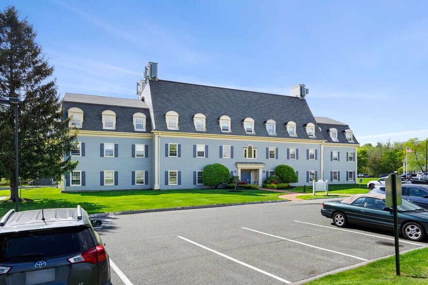 5 Essex Green Dr, Peabody, MA à louer - Photo de l’immeuble – Image 1 sur 6