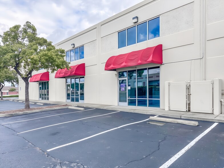 110 Railroad Ave, Suisun City, CA à louer - Photo de l’immeuble – Image 3 sur 46