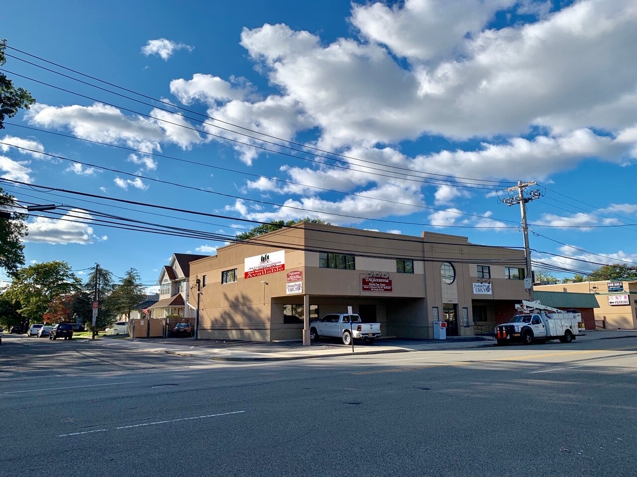 1061 N Broadway, Massapequa, NY à vendre Photo de l’immeuble– Image 1 sur 37