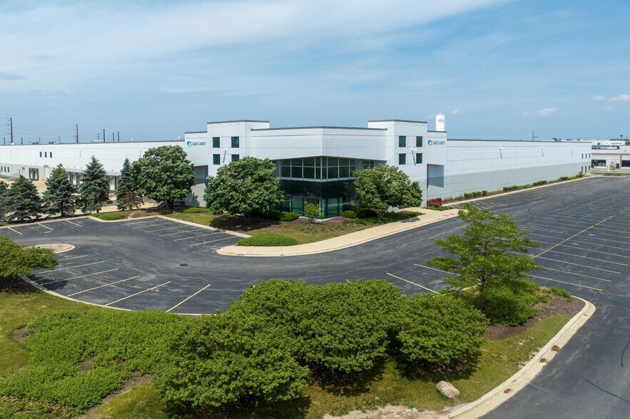 2407-2457 W North Ave, Melrose Park, IL à louer - Photo de l’immeuble – Image 1 sur 6