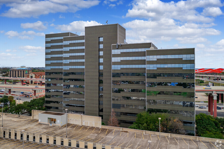 100 NE Loop 410, San Antonio, TX à louer - Photo de l’immeuble – Image 1 sur 4