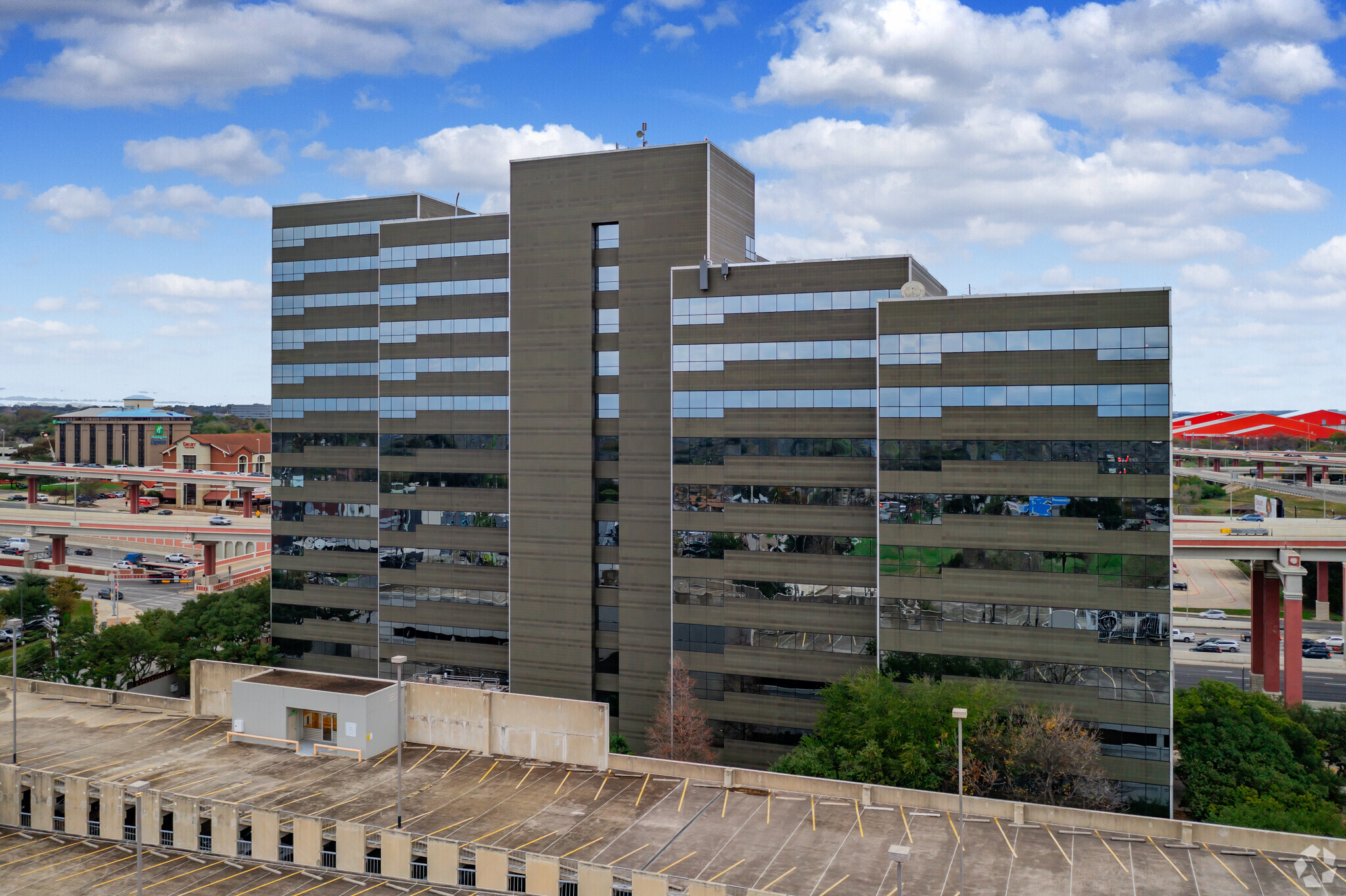 100 NE Loop 410, San Antonio, TX à louer Photo de l’immeuble– Image 1 sur 5
