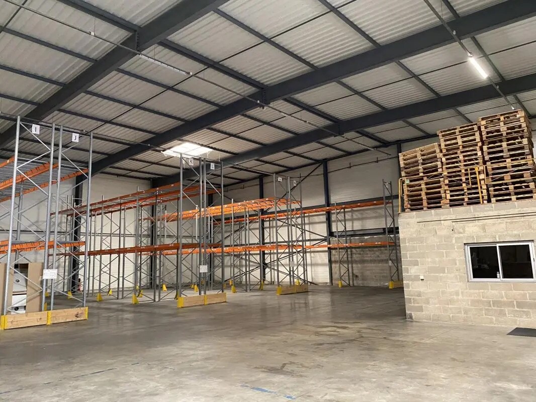 Bureau dans Mignières à louer Photo de l’immeuble– Image 1 sur 14