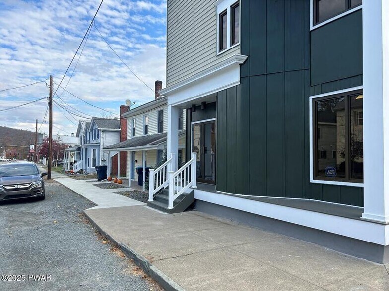 300 Keystone St, Hawley, PA à vendre - Photo de l’immeuble – Image 2 sur 11