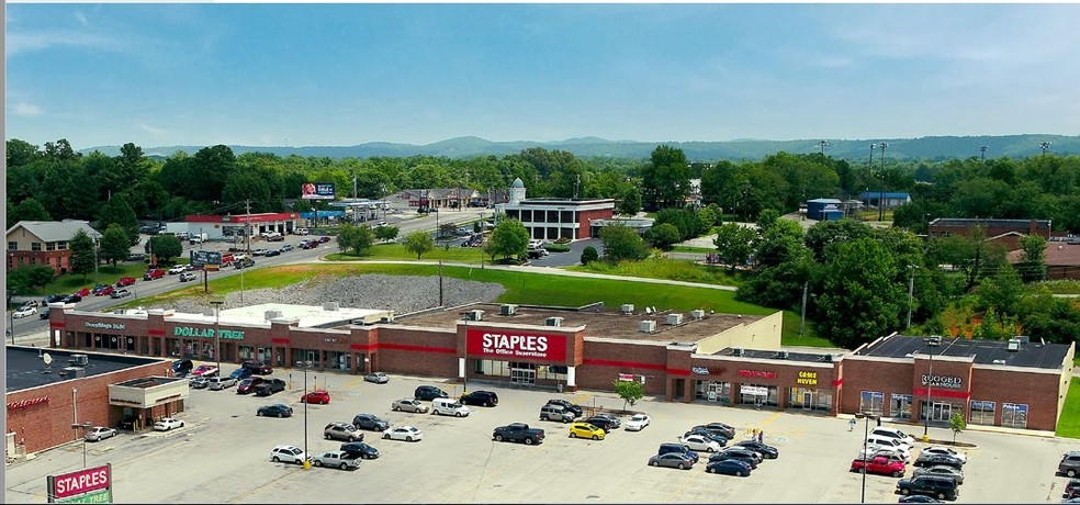 514 S Willow Ave, Cookeville, TN à louer - Photo principale – Image 1 sur 5