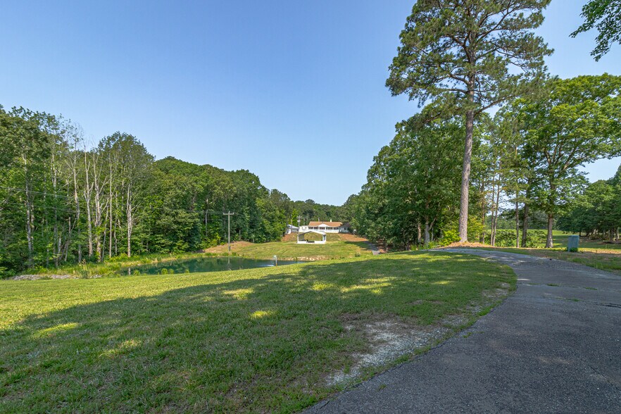 Village Green Drive, Callao, VA à vendre - Photo de l’immeuble – Image 2 sur 11