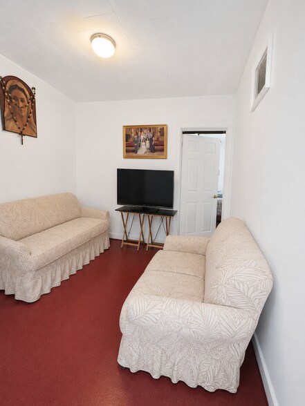 9625 95th Ave, Ozone Park, NY à vendre - Photo de l’immeuble – Image 3 sur 17