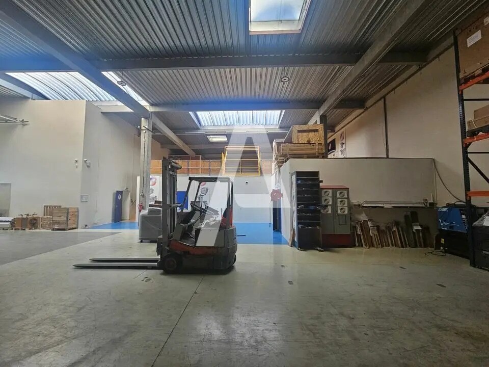 Local d'activités dans Trappes à vendre Photo intérieure– Image 1 sur 6