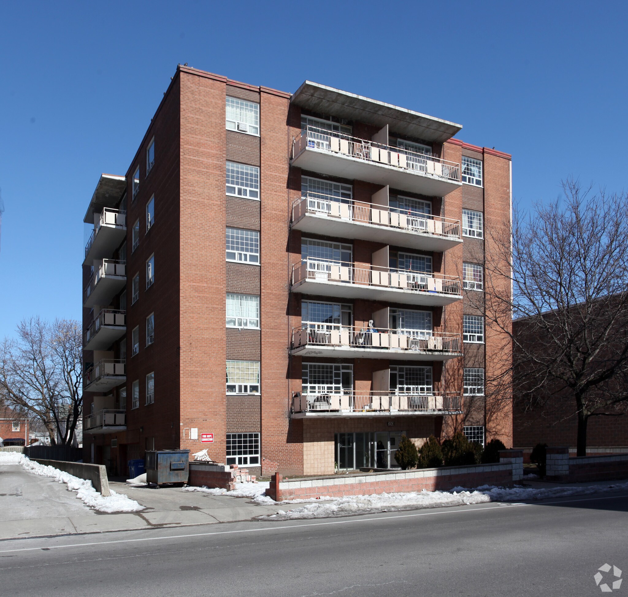 250 Cosburn Ave, Toronto, ON à vendre Photo principale– Image 1 sur 3