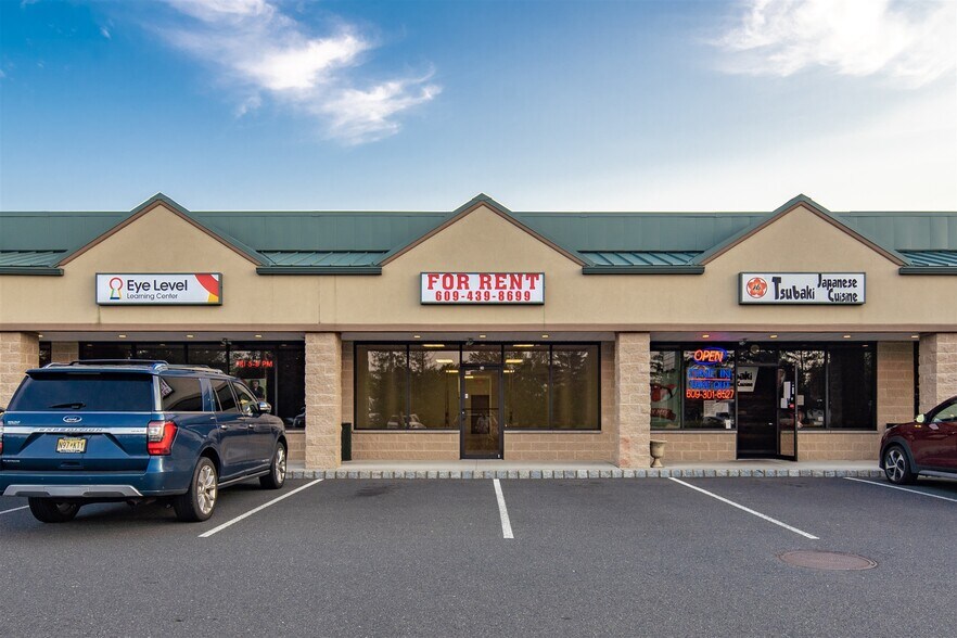 680 Route 33 E, East Windsor, NJ à louer - Photo de l’immeuble – Image 3 sur 23