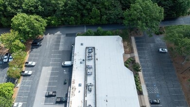 5875 Peachtree Industrial Blvd, Norcross, GA à louer Photo de l’immeuble– Image 2 sur 23