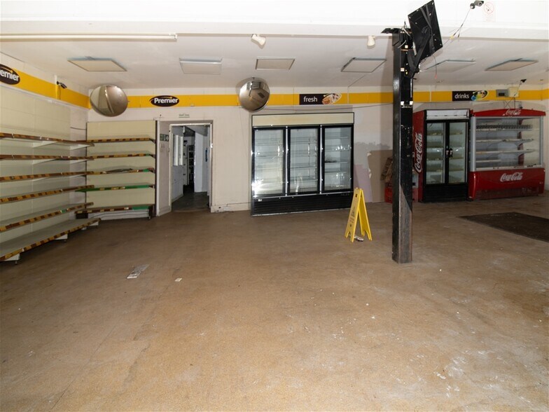 Somerdale Shop and Flat, Muir Of Ord à vendre - Photo de l’immeuble – Image 2 sur 19