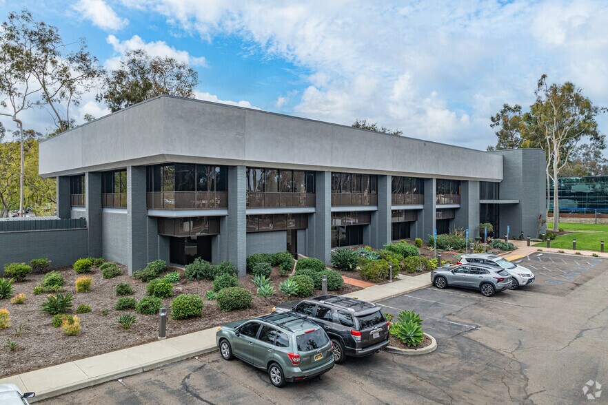 10021 Willow Creek Rd, San Diego, CA à vendre - Photo principale – Image 1 sur 11