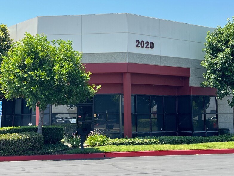 2020 Elm Ct, Ontario, CA à vendre - Photo de l’immeuble – Image 2 sur 11