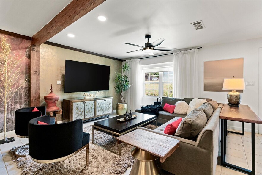 8721 Mountain Crest Dr, Austin, TX à vendre - Photo intérieure – Image 3 sur 38