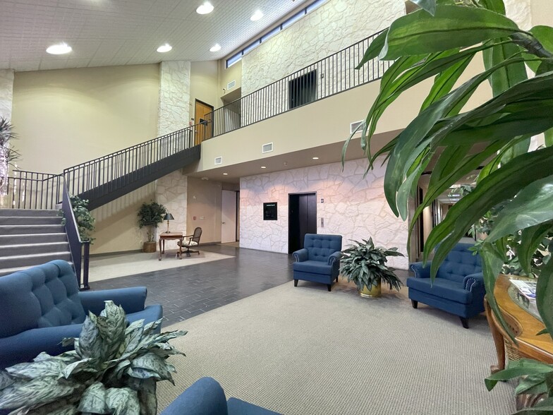 14310 Northbrook Dr, San Antonio, TX à louer - Photo intérieure – Image 2 sur 19