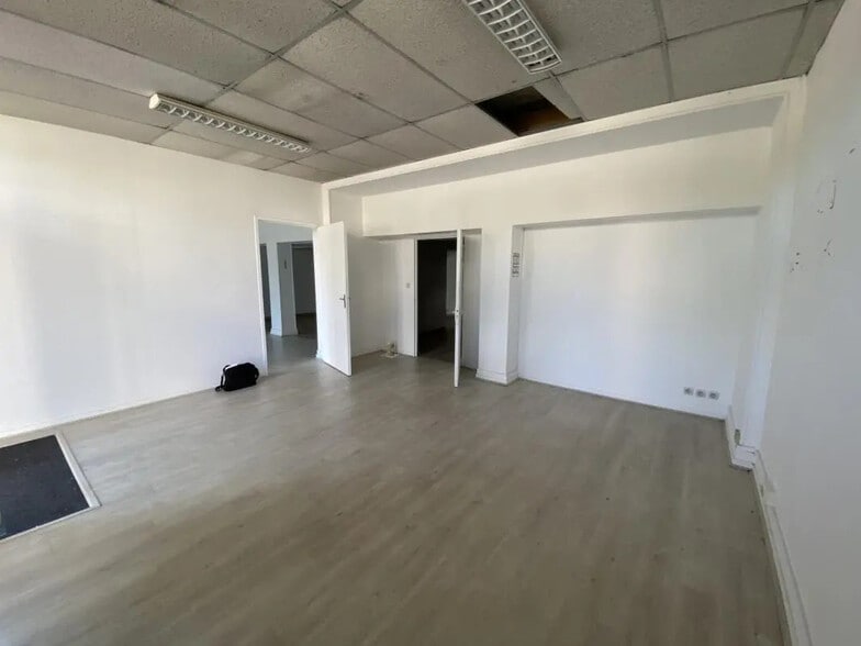 Local commercial dans Chartres à louer - Photo de l’immeuble – Image 3 sur 7