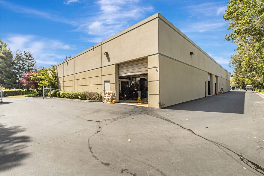 633-651 Giguere Ct, San Jose, CA à vendre - Photo de l’immeuble – Image 3 sur 12