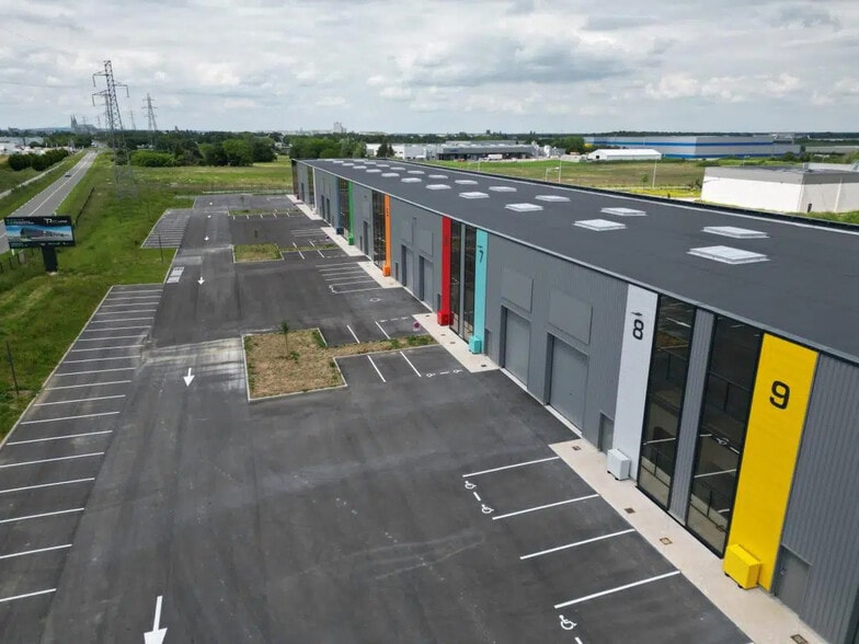 Industriel/Logistique dans Chartres à vendre - Photo de l’immeuble – Image 2 sur 10
