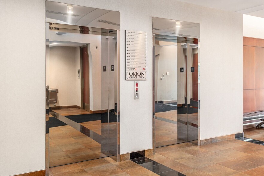 8740 Orion Pl, Columbus, OH à vendre - Photo de l’immeuble – Image 3 sur 16