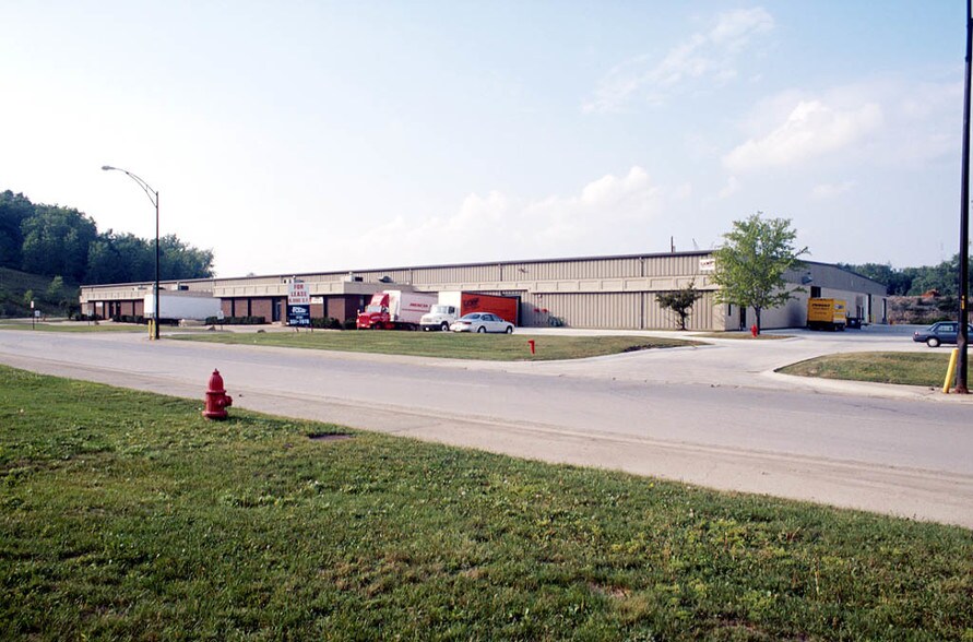 990-998 Valley Belt Rd, Brooklyn Heights, OH à louer - Photo de l’immeuble – Image 3 sur 4