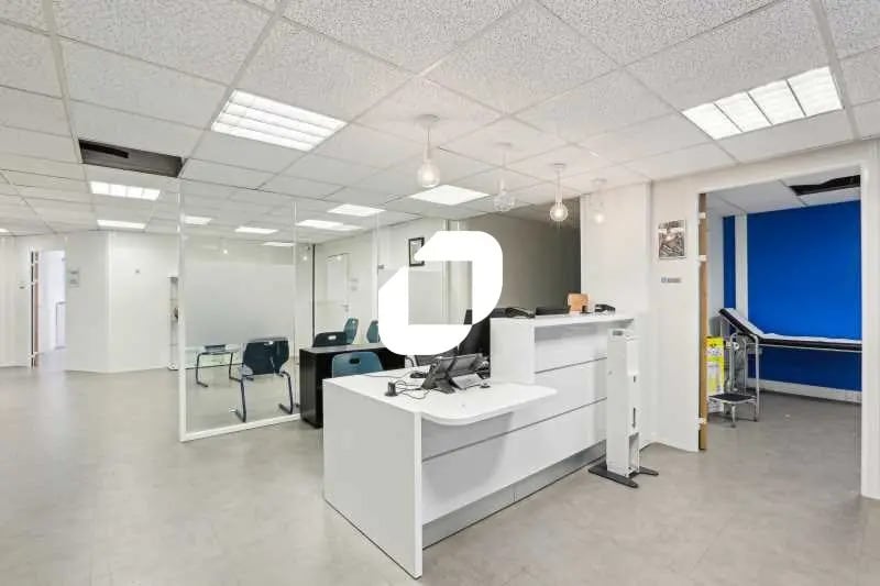 Bureau dans Le Kremlin-Bicêtre à louer - Photo de l’immeuble – Image 3 sur 23